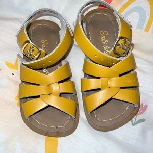 Saltwater Mustard Sandals size 7